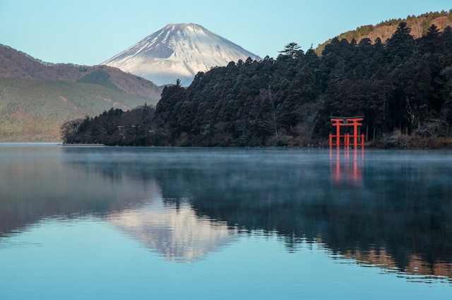 Hakone and Owakudani scenery on a Mount Fuji tour from Tokyo, featuring volcanic landscapes and mountain views